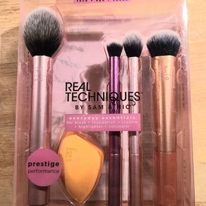 Every day makeup essentials kit